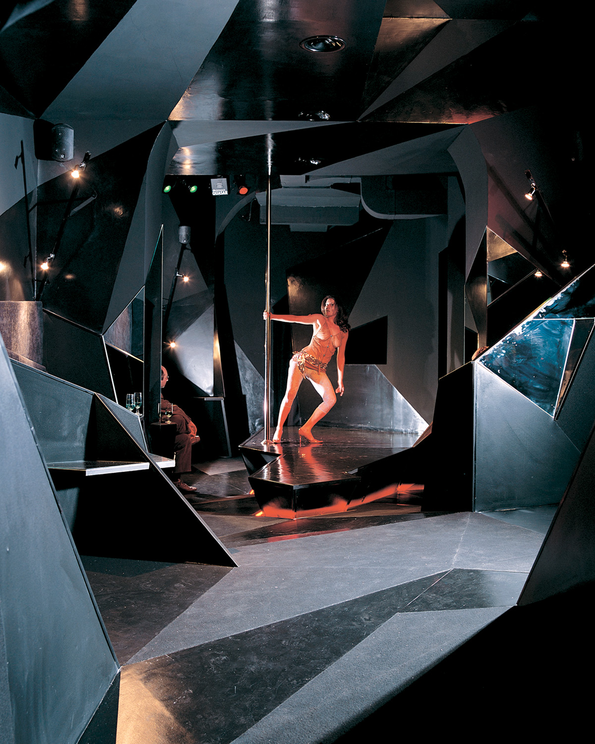 28_Nightclub_istallazione strutturale_semipermanente